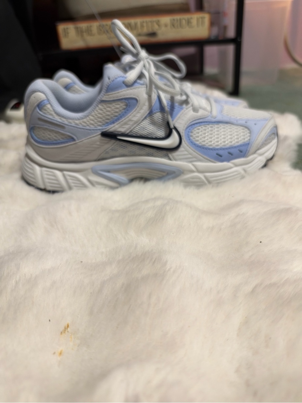 Nike V5 RNR Sneaker - Women's